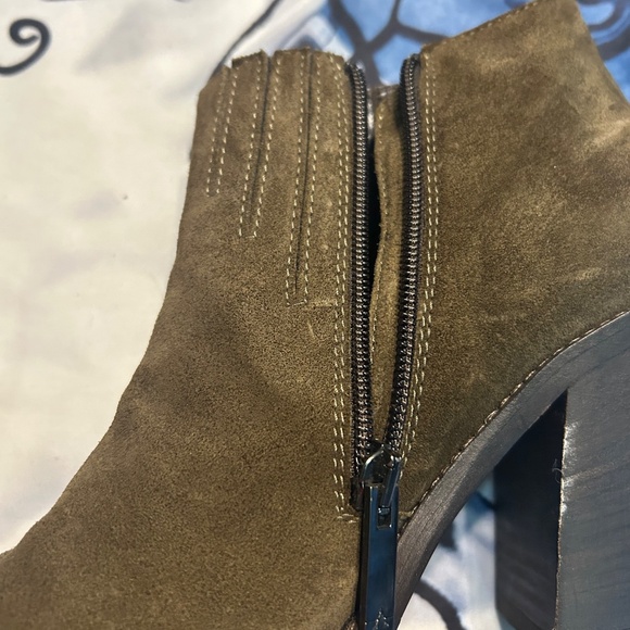 Aquatalia bootie-size 8 worn twice - Picture 2 of 7